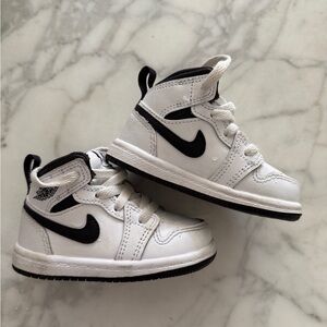 TODDLER JORDAN 1 MID NIKES